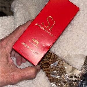 Giorgio Armani Sì Passione Red Bottle